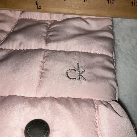 Calvin Klein Jeans Girls 5 Pink Hooded Puffer Gilet Zip Quilted Logo Barbiecore - Picture 4 of 8